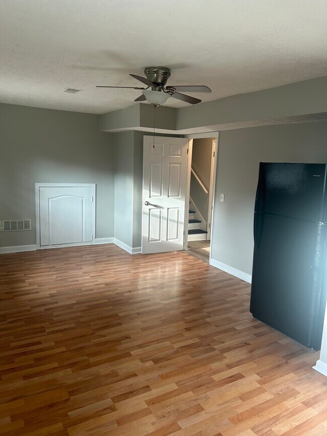 Building Photo - 4220 Daniel Dr