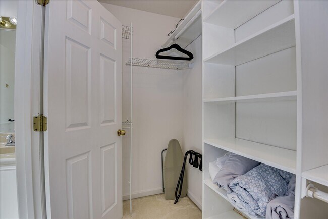 Building Photo - 869 Hickory Ridge Rd