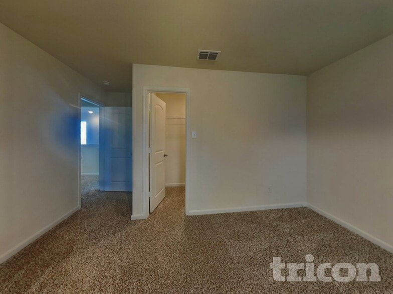 Building Photo - 1917 Belmont Dr