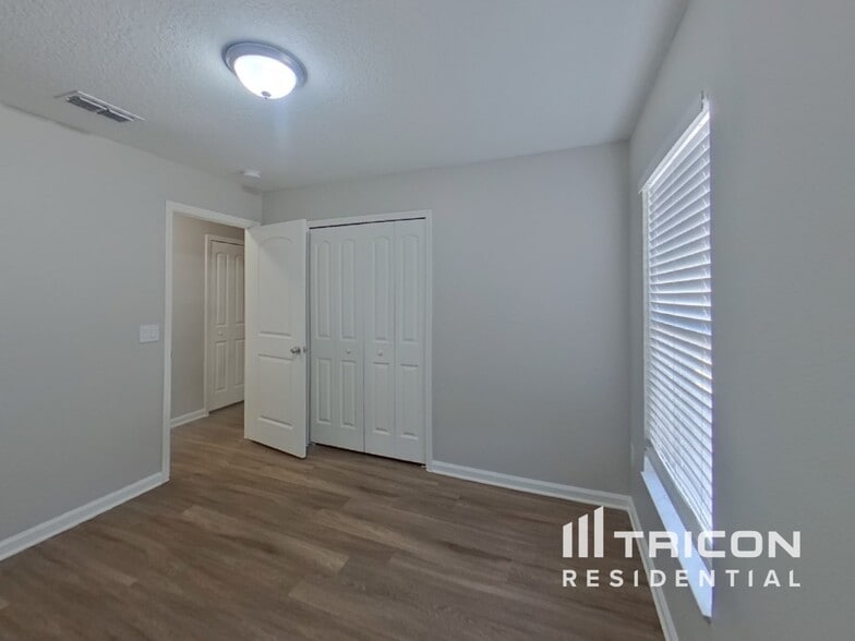 Building Photo - 2512 Meadow Oaks Loop