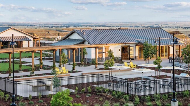 Building Photo - 5 Bedrooms Home in Russell Ranch