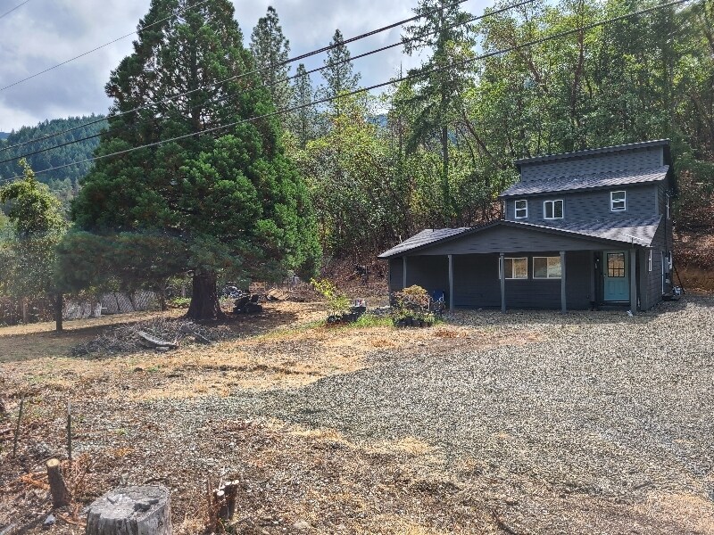 Building Photo - 1856 Canyonville-Riddle Rd