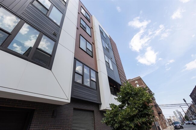 Building Photo - 6401 Park Ave