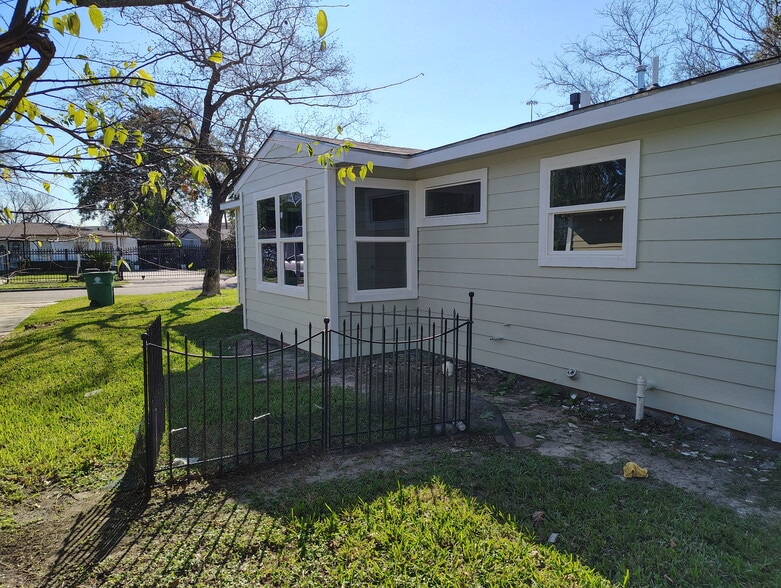 Building Photo - 6603 Narcissus St