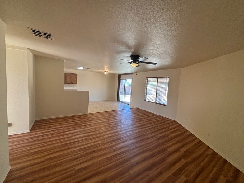 Building Photo - 14973 N Clydesdale Dr