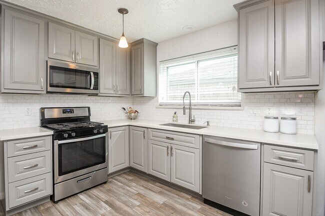 Building Photo - 19734 Redroot Dr