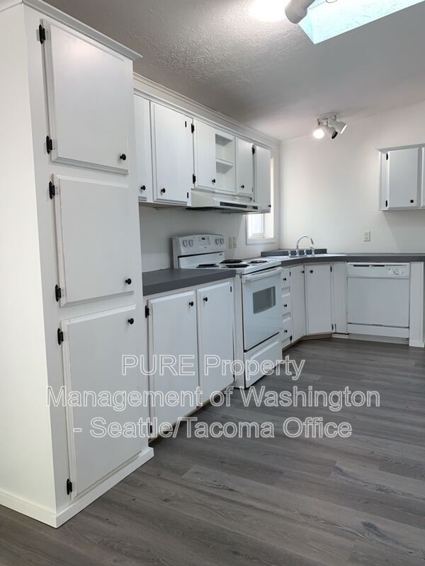 Building Photo - 16008 34th St E