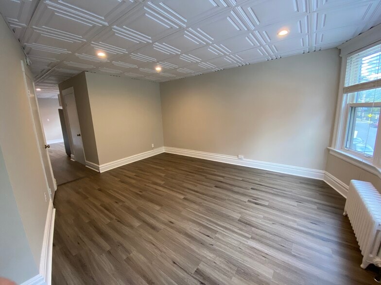 Living Room - 176 Glenwood Ave