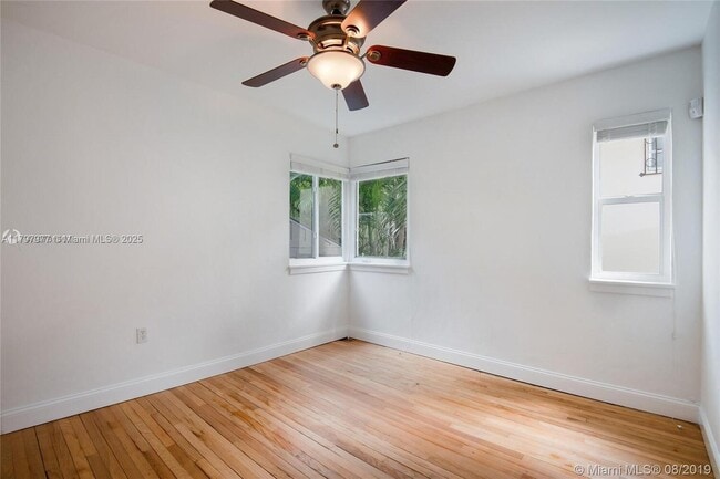 Building Photo - 9049 Carlyle Ave