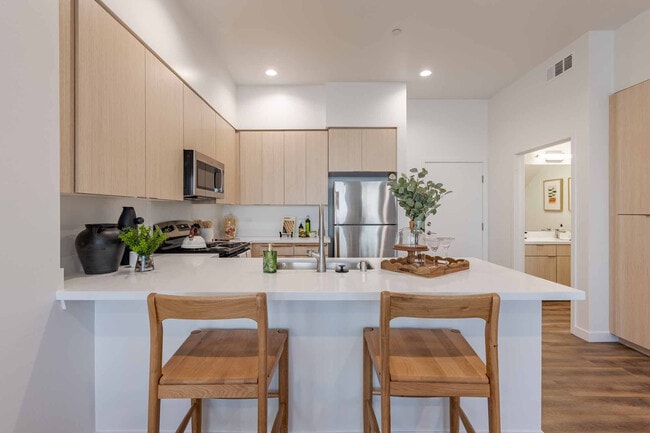 Building Photo - Desert Meadows Townhomes