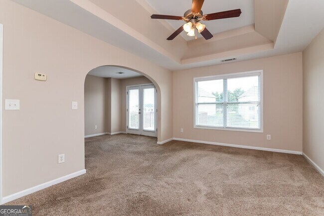 Building Photo - 917 Southfork Dr