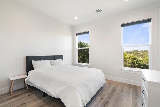 Building Photo - 20704 Leaning Oak Dr