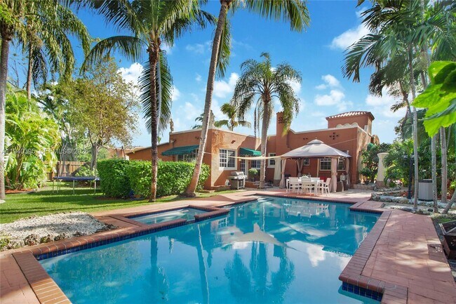 Building Photo - 2985 SW 13th St