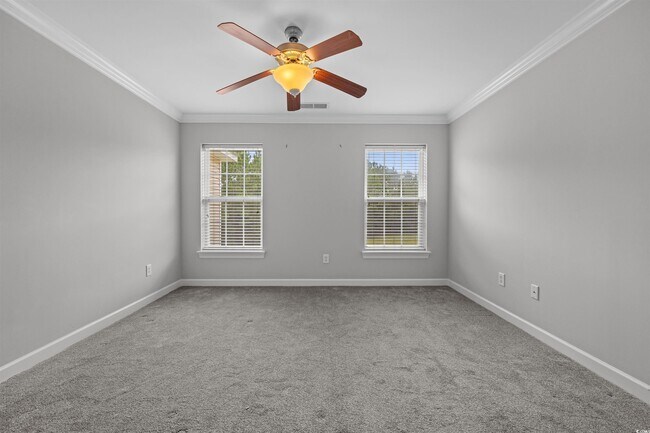 Building Photo - 1060 Fairway Ln