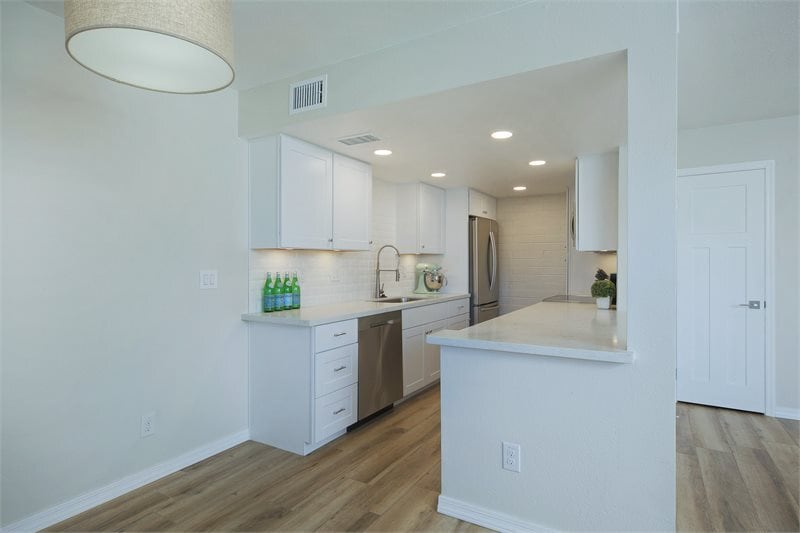 Building Photo - 948 S Alma School Rd