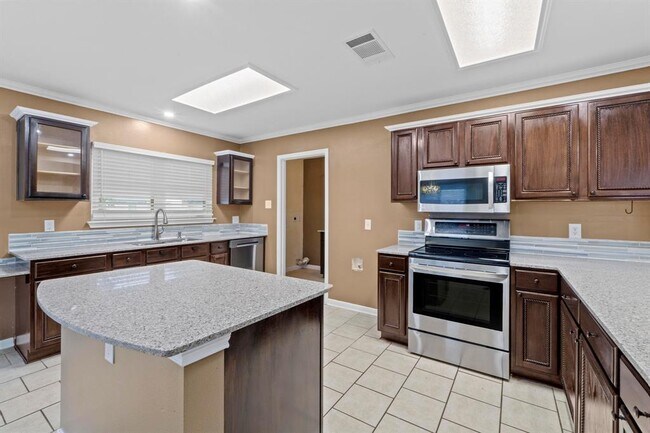 Building Photo - 1908 Matagorda Dr