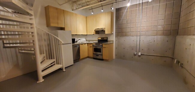 Building Photo - 360 W Broadway