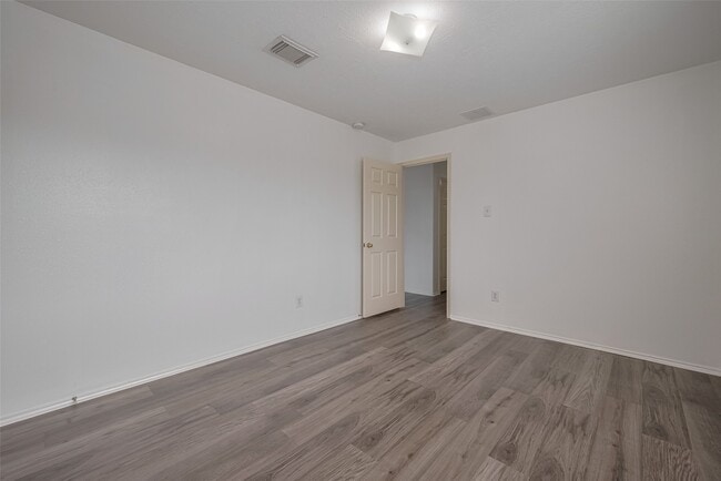 Building Photo - 6814 Shallow River Ct