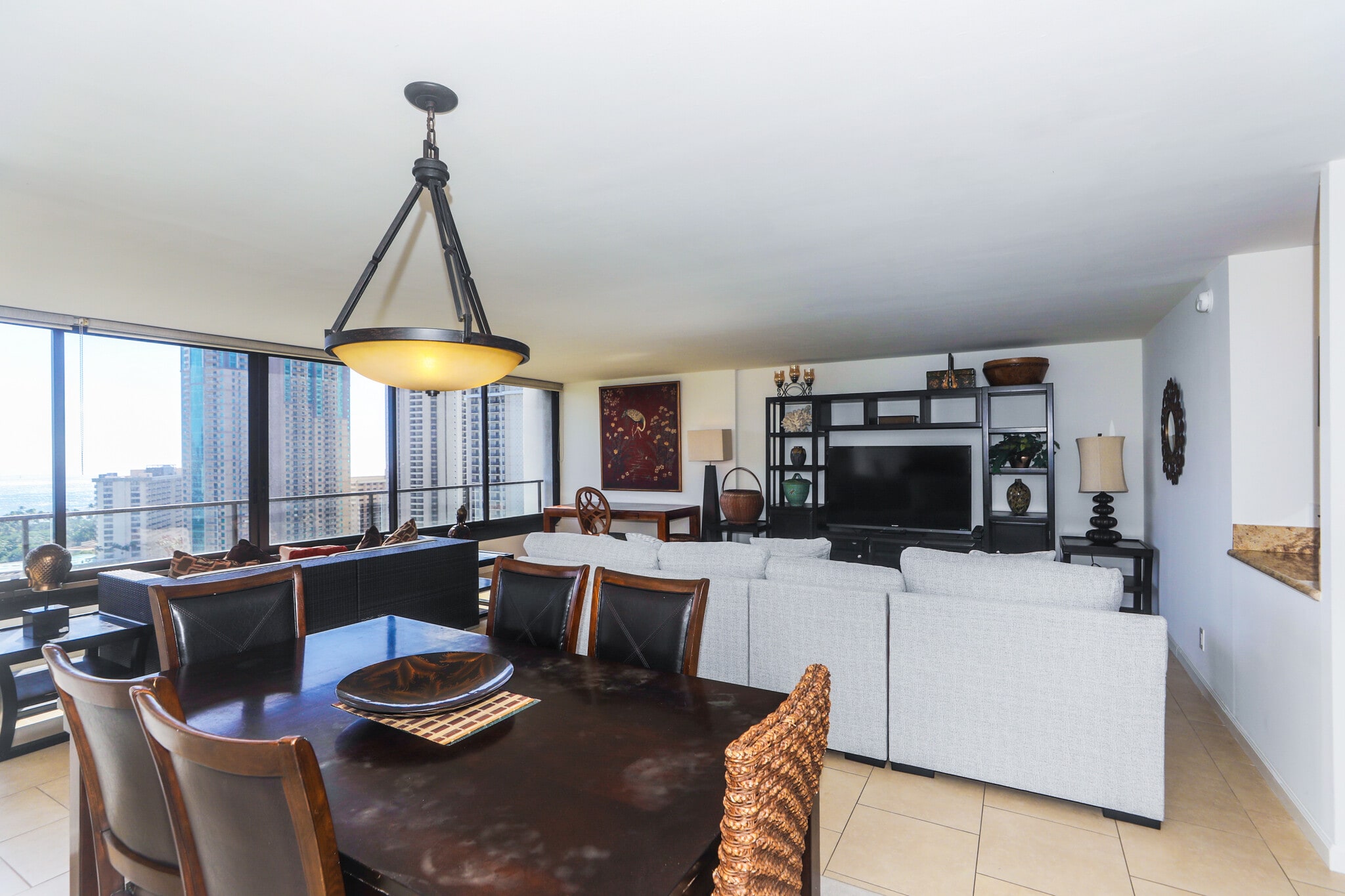 Building Photo - 1910 Ala Moana Blvd