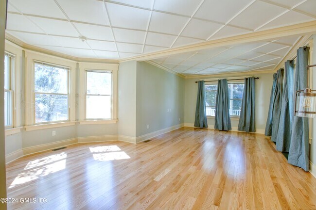 Building Photo - 27 Kirby St