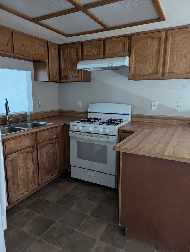 Building Photo - 898 Rhinegold Way