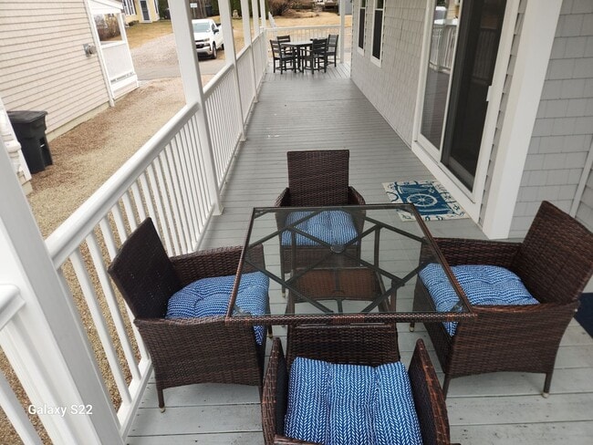 Building Photo - Beautiful Coastal Cottage with Water Views...