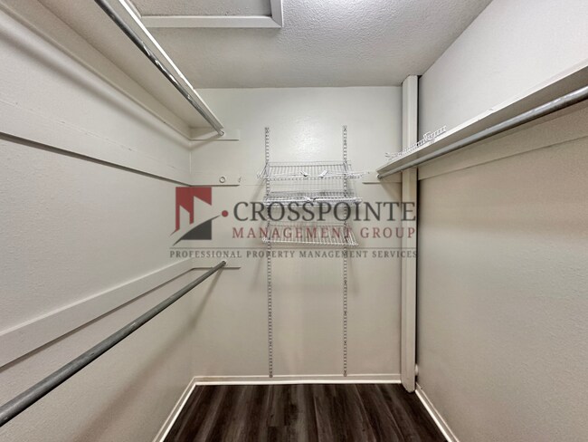 Building Photo - Edinburgh 4510/4512