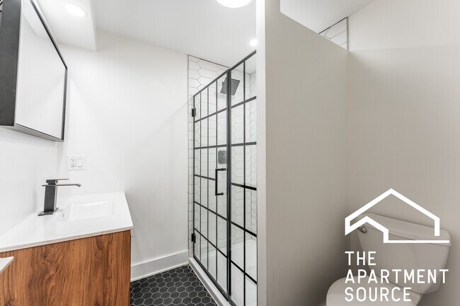 Building Photo - 2516 W Medill Ave