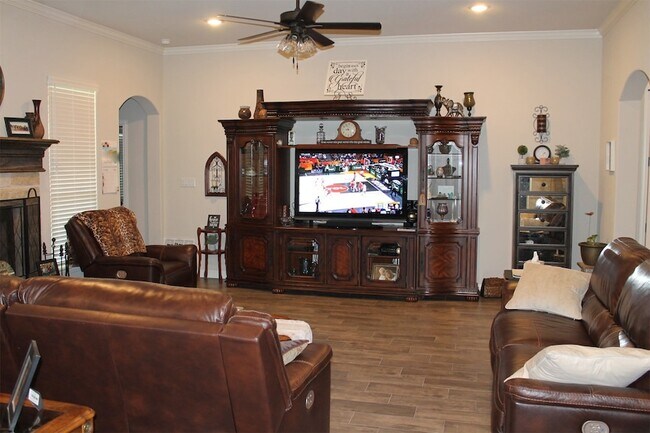 Building Photo - 4011 Gallivant Dr