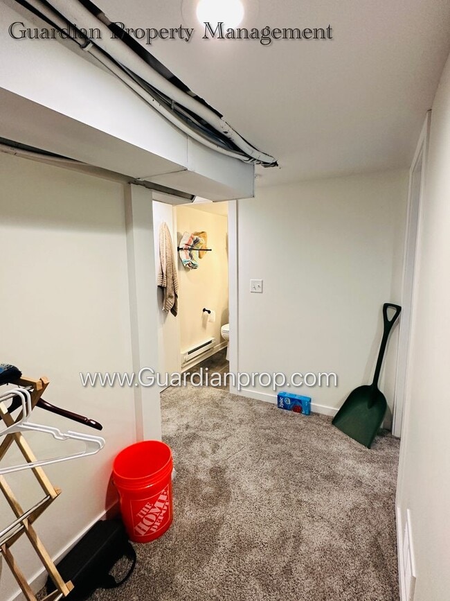 Building Photo - St Louis Park Single Family Home, Dishwasher, Garage, Patio