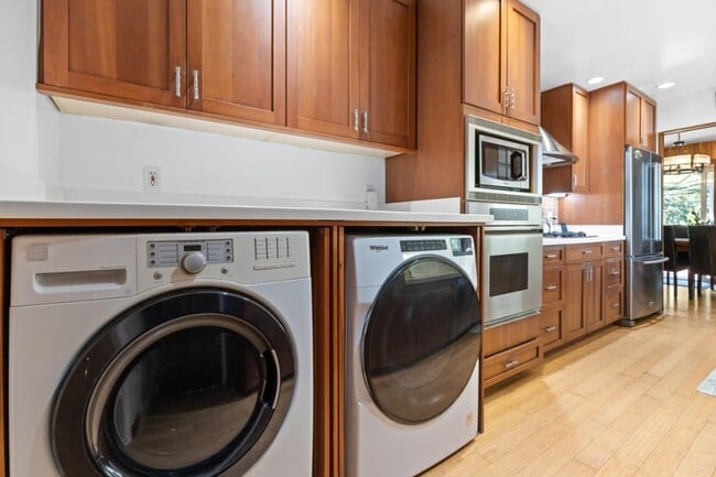 Building Photo - 530 Rockaway Beach Ave