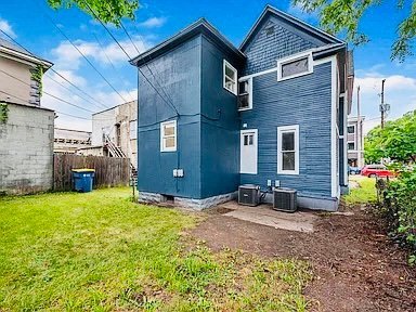 Building Photo - 1560 Wealthy St SE