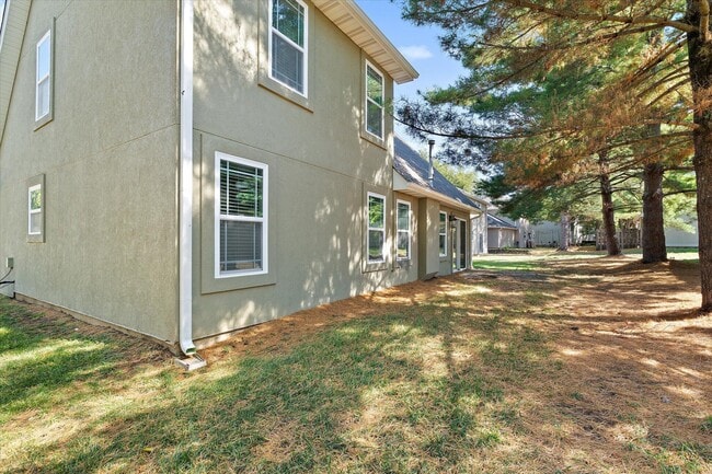 Building Photo - 412 N Village Cir