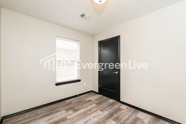 Building Photo - 10512 NW 35th St