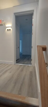 Building Photo - 273 Oak St