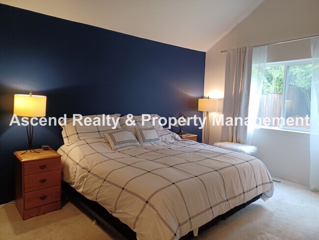 Building Photo - Woodhaven Sherwood Magical One Level Home Available January 1 Small Pet w/Pet Rent