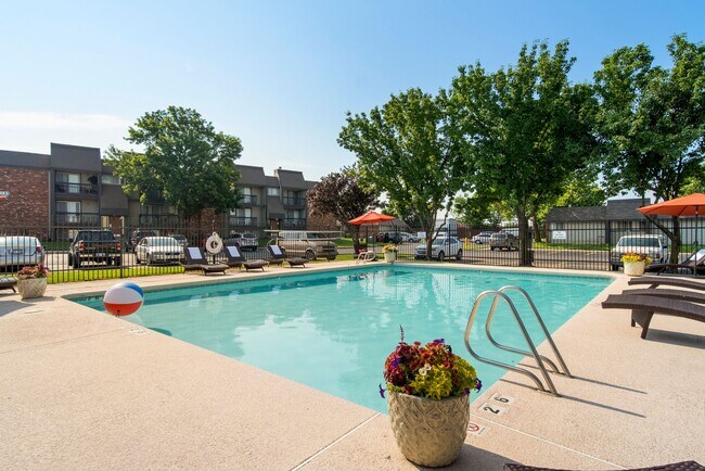 Building Photo - 2 bedroom / 1 bath. Limited-Time Offer: $600 Rent Credit (Applied Over First 3 Months)