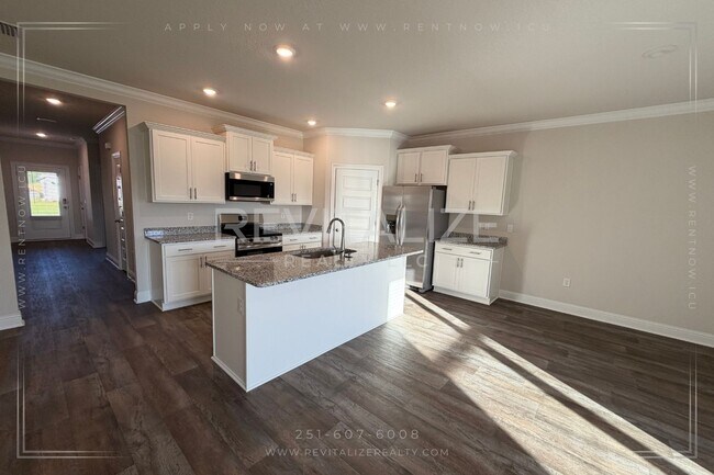 Building Photo - 14901 Dayton Cir
