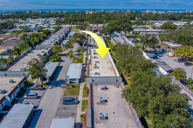 Building Photo - 13827 Mission Oaks Blvd