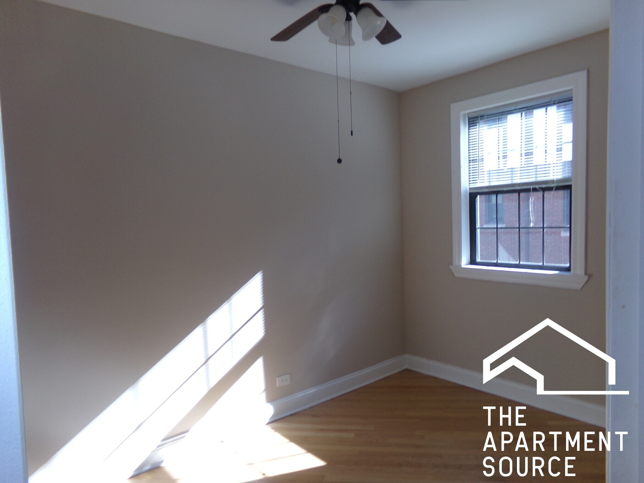 Building Photo - 896 Green Bay Rd