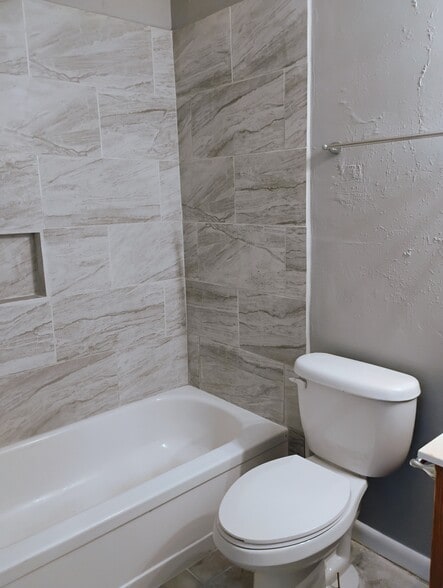 Building Photo - 1120 Shilo Ave