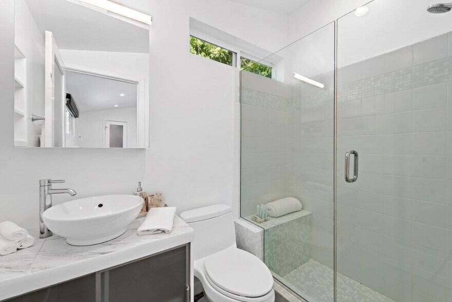 Building Photo - 5834 McDonie Ave