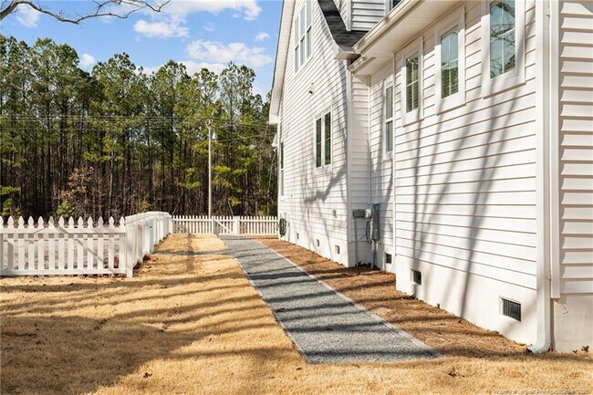 Building Photo - 1718 Ponderosa Rd