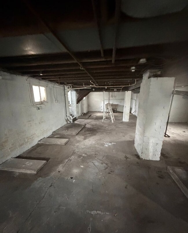 Building Photo - 516 N Porter St