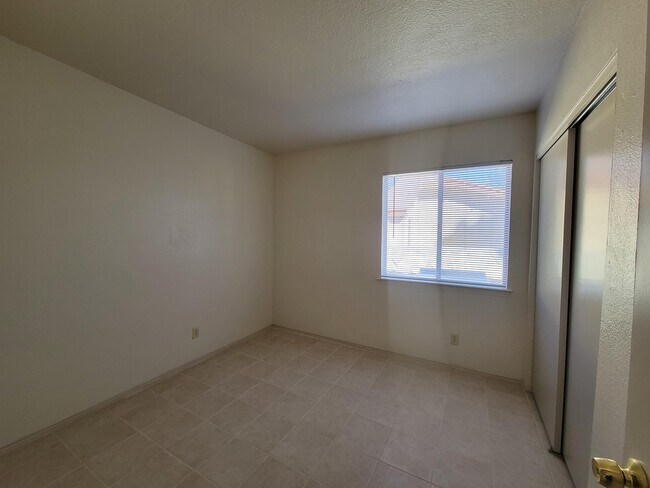 Building Photo - 3324 Red Sails Dr
