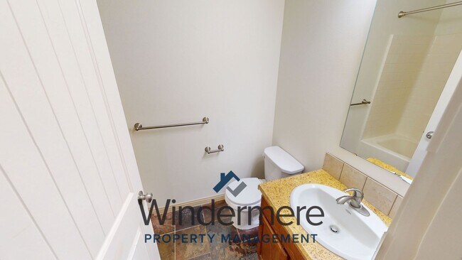 Building Photo - coll1100