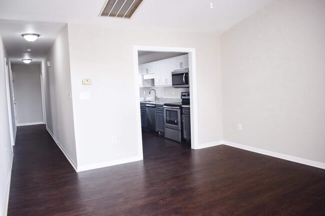 Building Photo - Deveron Townhome