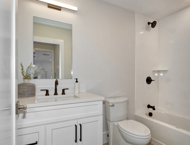 Building Photo - 62 Foundry St