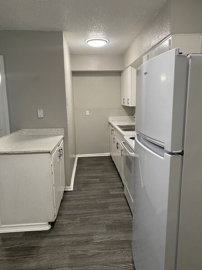 Building Photo - SOUTH PARK APARTMENTS