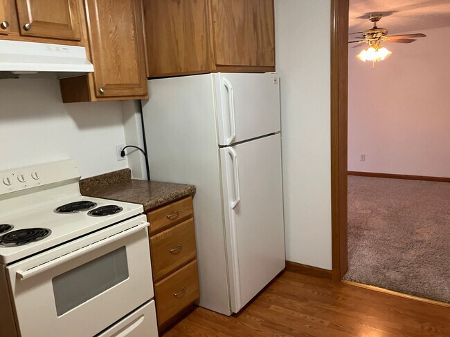 Building Photo - 38 Meadowview Terrace
